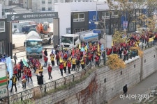 [포토]청계천 관수교에서 서울시청으로 - 아시아경제 [포토]청계천 관수교에서 서울시청으로  - 아시아경제