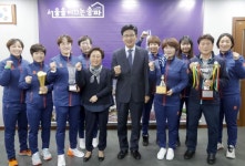 송파구 여성축구단, 전국 최강 실력 과시... ‘2019년 4관왕’ 달성 - 아시아경제