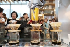 로봇바리스타 ‘드립봇’ 성동구청 취업