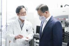 이르면 5월부터 영장류 대상 코로나19 치료제 임상연구 - 아시아경제 이르면 5월부터 영장류 대상 코로나19 치료제 임상연구