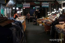 [포토]코로나19 여파에 한산한 광장시장 - 아시아경제