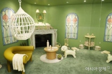 젠틀 홈, 젠틀몬스터X제니 동화 속 인형의 집으로(영상) - 아시아경제