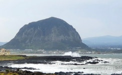 [포토] 제10호 태풍 맞는 제주 ‘산방산’ - 아시아경제 [포토] 제10호 태풍 맞는 제주 ‘산방산’  - 아시아경제