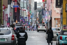 [포토]연말 분위기 사라진 명동 - 아시아경제 [포토]연말 분위기 사라진 명동