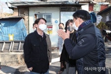 [포토] 노원 백사마을 찾은 안철수 대표 - 아시아경제