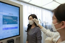 2분 만에 화장품 완성 AK플라자, 분당점서 뷰티테크 매장 선봬 - 아시아경제