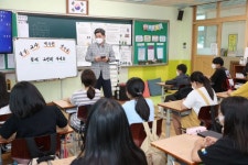 백두현 군수, 대흥초등학교 환경공동체 일타교사 - 아시아경제