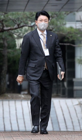 [포토] 출근하는 장제원 비서실장 - 아시아경제