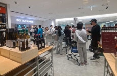 “4000여종 와인·위스키가 한자리에”…롯데마트, 보틀벙커 상무점 오픈 - 아시아경제