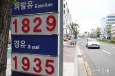 유류세 인하 8월까지 연장…중국發 국제유가 폭등 선제대응 - 아시아경제 유류세 인하 8월까지 연장…중국發 국제유가 폭등 선제대응 