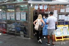 신규확진 13만7241명, 전주 1.27배…위중증·사망 증가(상보) - 아시아경제