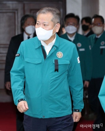 [포토] 중대본회의 참석하는 이상민 장관 - 아시아경제 [포토] 중대본회의  참석하는 이상민 장관