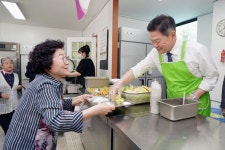 이필형 동대문구청장, 호국보훈의 달 맞아 점심대접