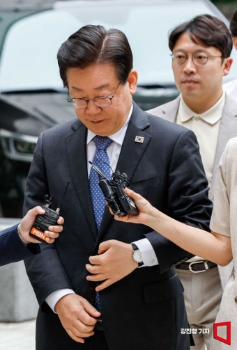 [포토]법정 들어서는 이재명 대표 - 아시아경제