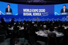 尹, 프랑스·베트남서 엑스포·세일즈 외교…205명 경제사절단 동행 - 아시아경제 尹, 프랑스·베트남서 엑스포·세일즈 외교…205명 경제사절단... 