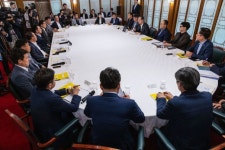 당정 혹서기 대비 경로당·사회복지시설 냉방비 추가지원 - 아시아경제 당정 혹서기 대비 경로당·사회복지시설 냉방비 추가지원