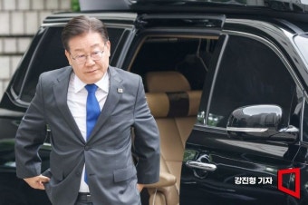 [포토]법정 들어서는 이재명 대표 - 아시아경제 [포토]법정 들어서는 이재명 대표