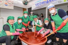 이기재 양천구청장 전통고추장 담그기 행사 참석 - 아시아경제 이기재 양천구청장 전통고추장 담그기 행사 참석  - 아시아경제