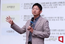 [포토] 자산관리와 분산투자전략 강연하는 오건영 팀장 - 아시아경제