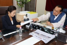 민주당, 대한노인회 사과 방문…김은경 불참