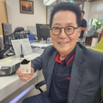 [포토]박지원 전 국정원장 “오늘부터 해남군민입니다”