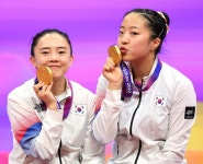 [아시안게임]신유빈-전지희, 33년 만의 아시안게임 탁구 남북 결승서 金(상보)