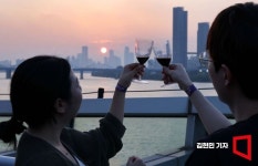[포토] 한강에서 즐기는 와인 축제, 2024 글로벌 와인 앤 푸드 트립 - 아시아경제