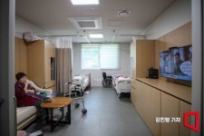 우리 동네인데, 대기만 200번…청약보다 치열한 집앞 요양원 - 아시아경제