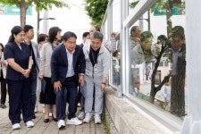 아이들 등굣길 더 안전해졌습니다...마포구, 서울중동초 통학로 새 단장 - 아시아경제