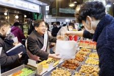 청년에게는 장사 기회, 전통시장에는 활력!...마포구 한달살이 청년 모집