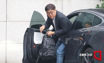[포토] 최휘영 문체부 장관 후보자 첫 출근 - 아시아경제