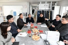 양주시, 가인임포트 현장 방문…쓰레기 수거 문전수거로 즉각 개선 - 아시아경제