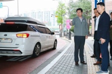 이상일 용인시장, 죽전역 버스 정류장 현장점검…시민 안전 최우선