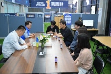 육동한 후보, 춘천도시공사 노조와 간담회…“현장 노동자 보호 강화”