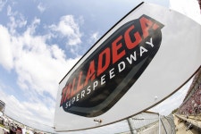 The Cleetus McFarland Effect: YouTuber Brings 70,000 Viewers to ARCA Talladega Race - Newsweek Cleetus McFarland Brings 70,000... 