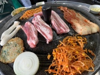 옛날왕솥뚜껑생삼겹살 - 홍제동 삼겹살, 생삼겹살 맛집 - 다이닝코드