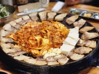 무쇠김치삼겹 신사점 - 신사 김치삼겹살, 김치전골 맛집 - 다이닝코드