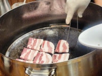 무쇠김치삼겹 신사점 - 신사 김치삼겹살, 김치전골 맛집 - 다이닝코드