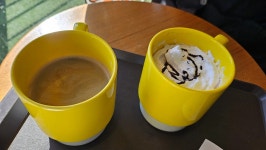 메가커피 고양산들점 - 일산 카페, 도넛 맛집 - 다이닝코드