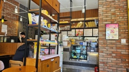 메가커피 고양산들점 - 일산 카페, 도넛 맛집 - 다이닝코드