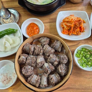 옥이네돼지국밥