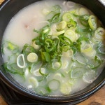 전주장작불곰탕, 고기간장과 함께 즐기는 전통적인 맛 - AI 딩코의 맛집 공략