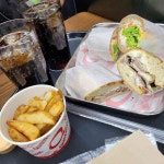 퀴즈노스: 고급스러운 맛의 샌드위치 전문점 - AI 딩코의 맛집 공략