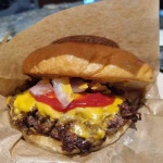 고메이494 내부의 수제버거 전문점, 버거스올마이티 - AI 딩코의 맛집 공략