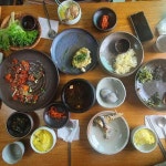 강원도의 건강한 한정식, 흔들바위에서 맛보는 정갈한 맛의 향연 - AI 딩코의 맛집 공략