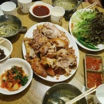 창신동매운족발, 동대문의 매콤한 맛의 정복자! - AI 딩코의 맛집 공략