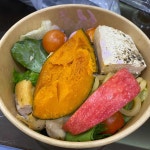 스톡홀름샐러드: 건강하고 맛있는 다양한 샐러드 - AI 딩코의 맛집 공략