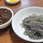 만진: 흑미로 만든 면이 특징 - AI 딩코의 맛집 공략