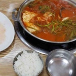 깊은 맛과 시원한 반찬, 묵동부대찌개 - AI 딩코의 맛집 공략