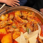 매콤한 닭볶음탕과 후라이드치킨, 꾸바꾸바 - AI 딩코의 맛집 공략